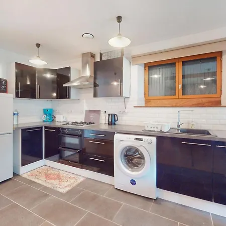 Pet Friendly In With Kitchen Tournieres