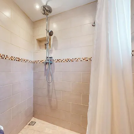 2 Bedroom In Holiday home *