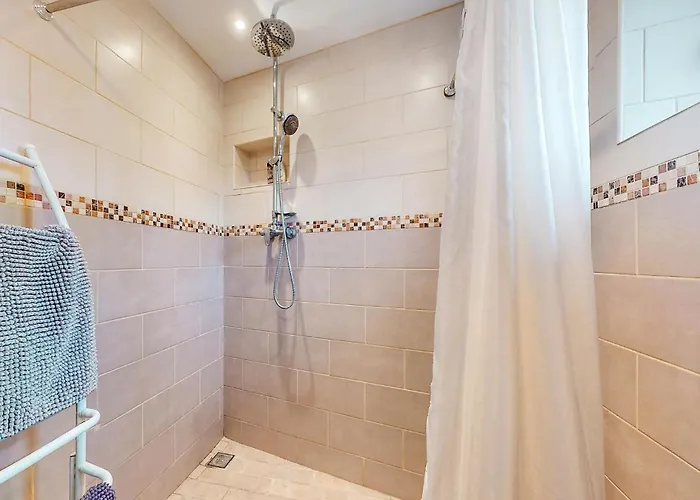 2 Bedroom In Holiday home *